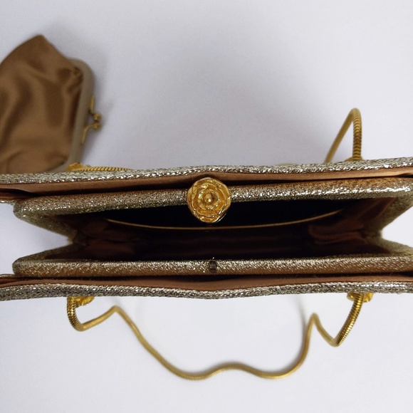 Vintage Gold Metallic Lamé Evening Handbag with Metal Rosette Clasp - Picture 11 of 11